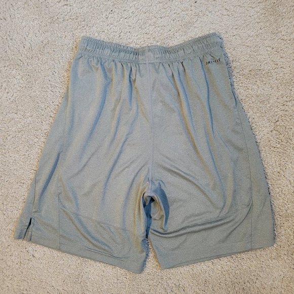 Nike - Men's DRI-FIT Athletic Training Gym Basketball - Medium - Picture 2 of 6